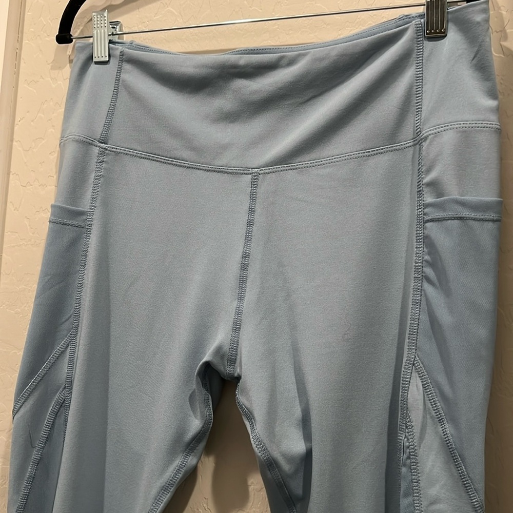 Cali Sport XL Leggings. Nice see through side detail with Cell pocket on hips.